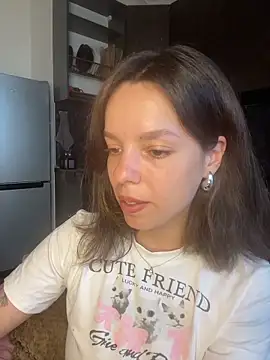 חדר צ'אט בשידור חי של Majamajajaone