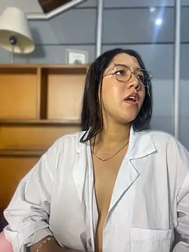 חדר צ'אט בשידור חי של Chloe_Thomsoon_