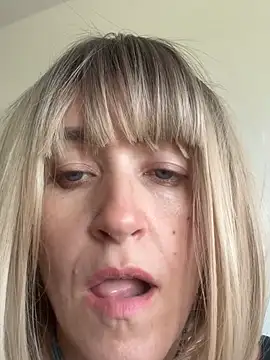 mystical_Elenn's Live Chat Room