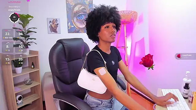 Seks show uživo modela NaomiSaenz_ na kameri