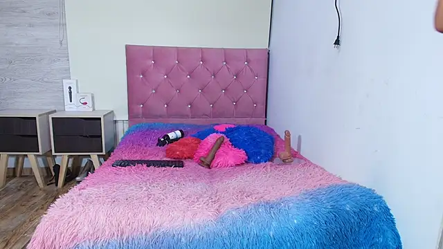 Nyra_Queen чат на живо