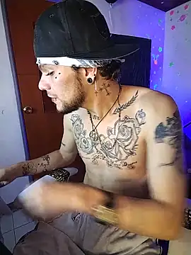 Seks show uživo modela FonixXBelialX na kameri