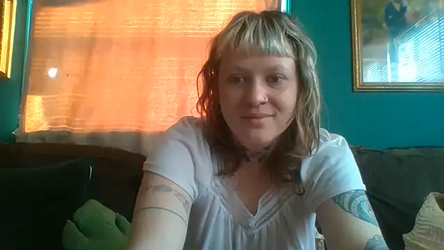 RosieSwitchBitch Adlı Modelin Canlı Sohbet Odası