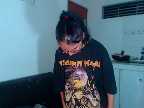 חדר צ'אט בשידור חי של BellaLuxxs
