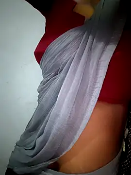 Tamil_Hot_HoneyBee Adlı Modelin Canlı Sohbet Odası