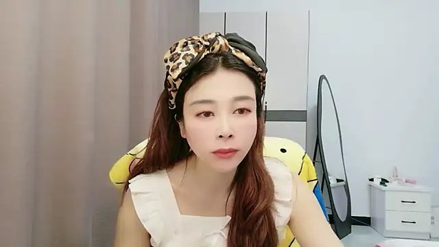 غرفة دردشة xiaoxiaohong030 المباشرة
