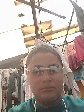 romina23 Adlı Modelin Canlı Sohbet Odası