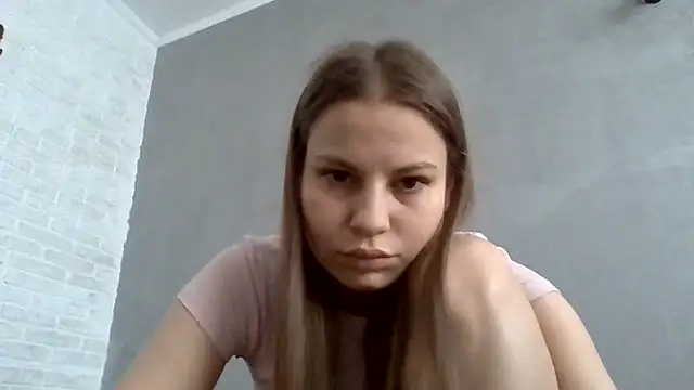 _Linsyy_ee_ Adlı Modelin Canlı Sohbet Odası