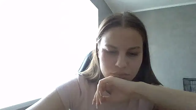 _Linsyy_ee_ Adlı Modelin Canlı Sohbet Odası