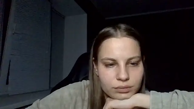 _Linsyy_ee_ Adlı Modelin Canlı Sohbet Odası