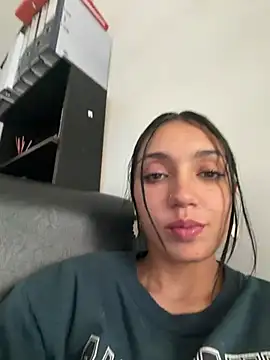 Arianna_Toro_ Ruang Obrolan Langsung