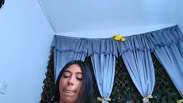 חדר צ'אט בשידור חי של Sofia_Browm