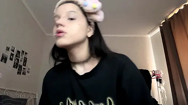 LouisePavlides' Live Chat Room