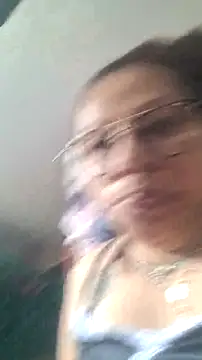 חדר צ'אט בשידור חי של Ladymilf12