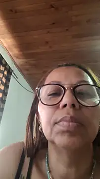 Ladymilf12 Live chatroom