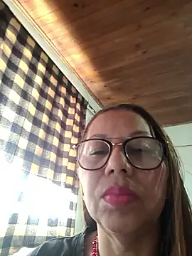 Živá chatovací místnost Ladymilf12