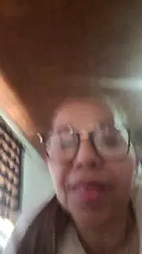 Živá chatovací místnost Ladymilf12