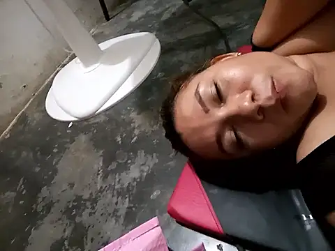 Luna_Morch Adlı Modelin Canlı Sohbet Odası
