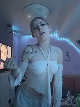 Lina-420 Adlı Modelin Canlı Sohbet Odası