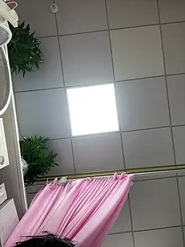 חדר צ'אט בשידור חי של milkwine