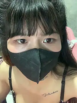 Lilyy18 Adlı Modelin Canlı Sohbet Odası