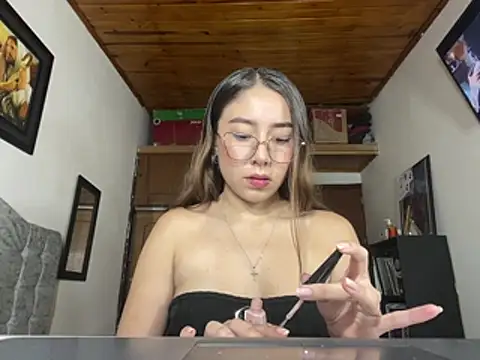 Mia_squirtlatin: онлайн-чат