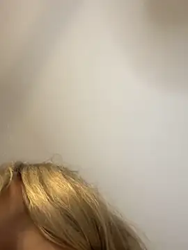 ZenyShy Adlı Modelin Canlı Sohbet Odası