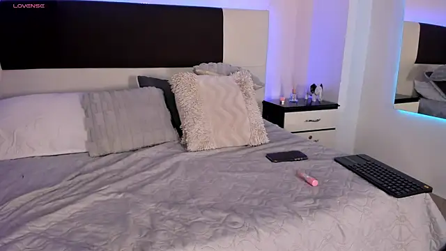 Sky_Loren Adlı Modelin Canlı Sohbet Odası