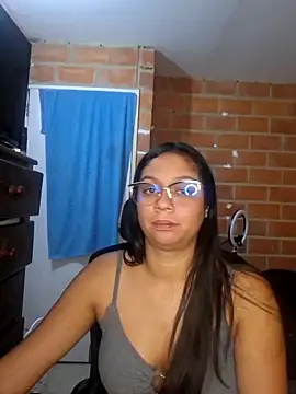 zoehot07 Adlı Modelin Canlı Sohbet Odası