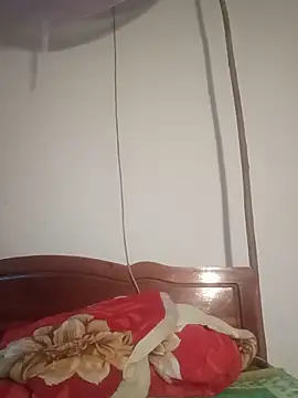 Pivi12 Adlı Modelin Canlı Sohbet Odası