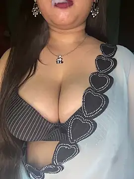 Naughty_pooja44's Live Chat Room