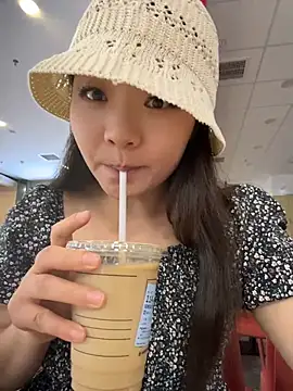 Chat soba uživo modela xiaoxiaocheng678