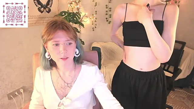 Elira_Vane's Live Chat Room