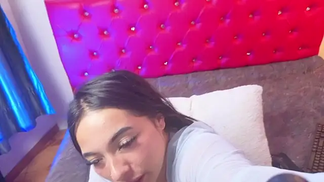 Sala de chat en directo de Chloe_Stark_