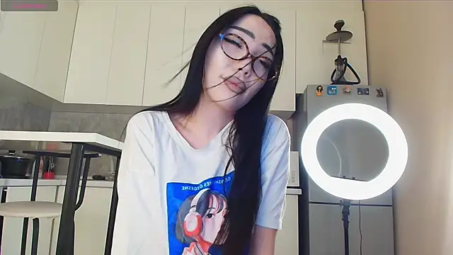 Živá chatovací místnost asianerd