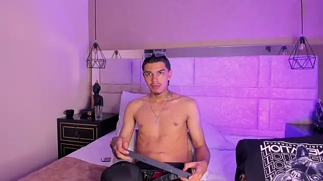 Seks show uživo modela TysonRiggs na kameri