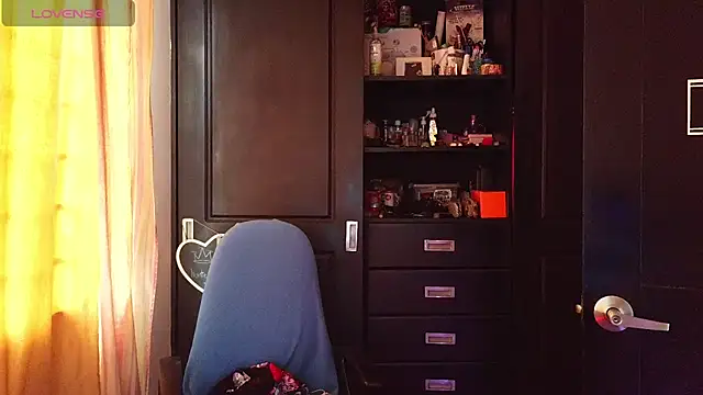 Živá chatovací místnost Rossiee_huntt