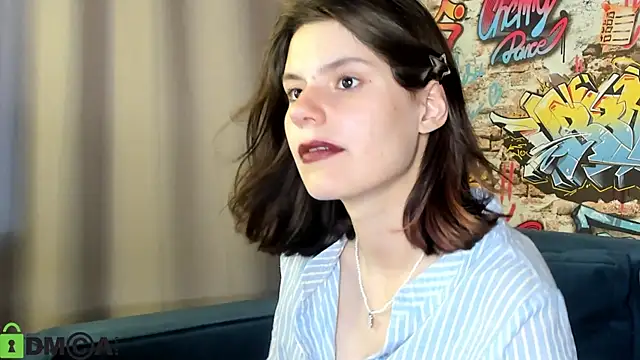 Kira_Be11's Live Chat Room