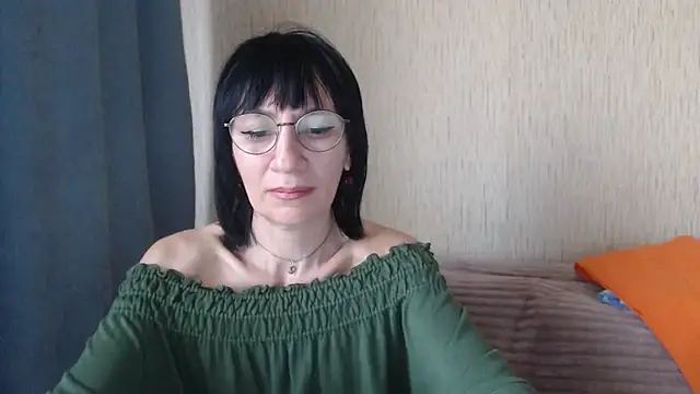 EricaBloom95's Live Chat Room