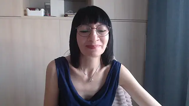 Pokój czatu na żywo – EricaBloom95