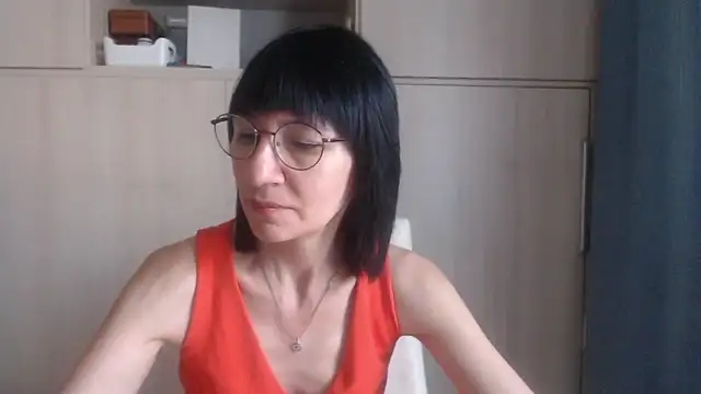 EricaBloom95's Live Chat Room