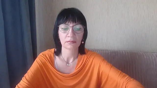 Pokój czatu na żywo – EricaBloom95