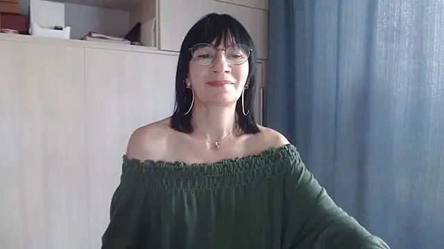 EricaBloom95 Adlı Modelin Canlı Sohbet Odası