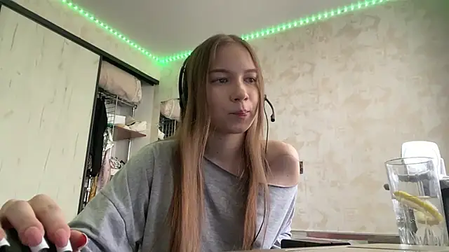 Sonya_Solnarima: δωμάτιο απευθείας συνομιλίας