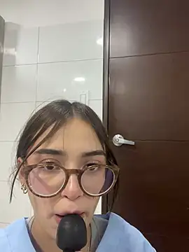 Sweet_Milaa1's Live Chat Room