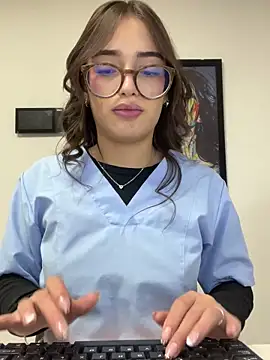 Sweet_Milaa1 Adlı Modelin Canlı Sohbet Odası
