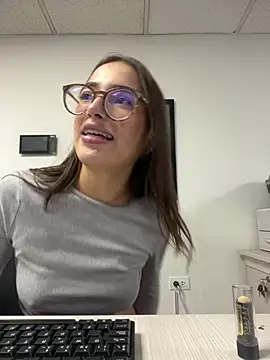 Sweet_Milaa1 – Naživo chatovacia miestnosť