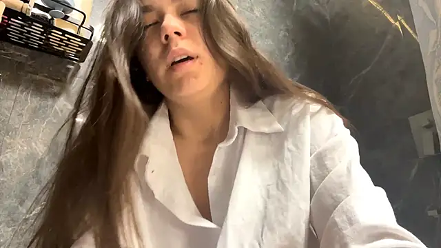 غرفة دردشة MidnightClover المباشرة