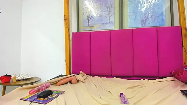 غرفة دردشة Emili_Cute المباشرة