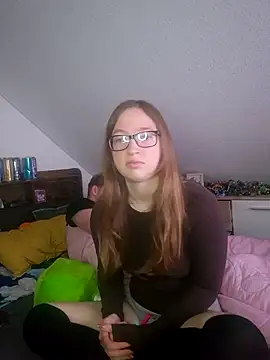 Freaky-Doll Adlı Modelin Canlı Sohbet Odası